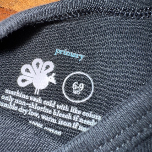 Primary sleeveless rompers - Picture 2 of 2